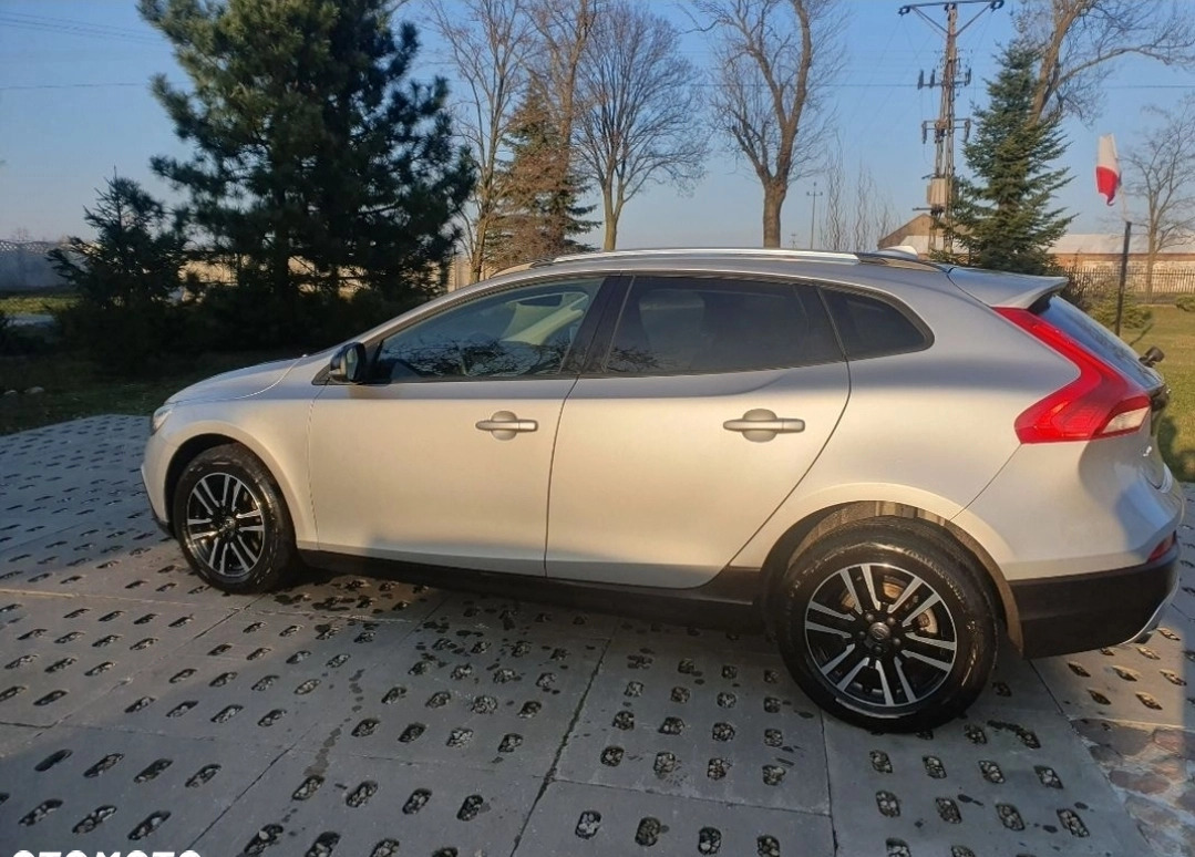 Volvo V40 cena 79000 przebieg: 64000, rok produkcji 2018 z Kłodawa małe 211